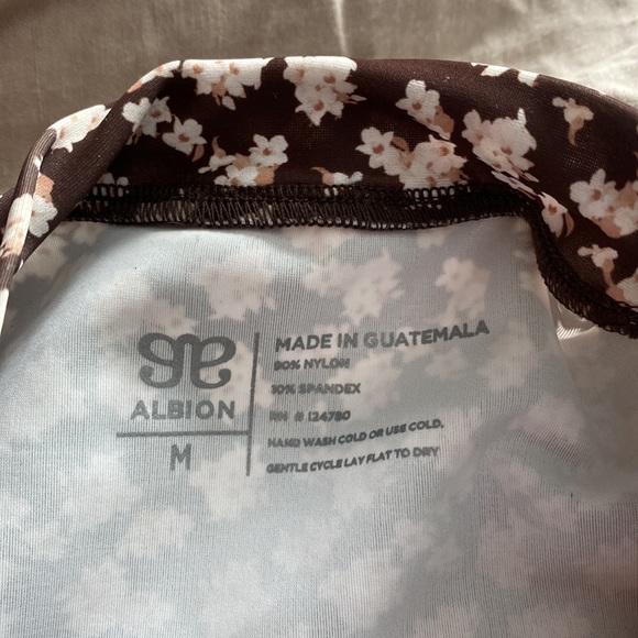 Rash guard, brown with small white flowers, worn once - Picture 3 of 3